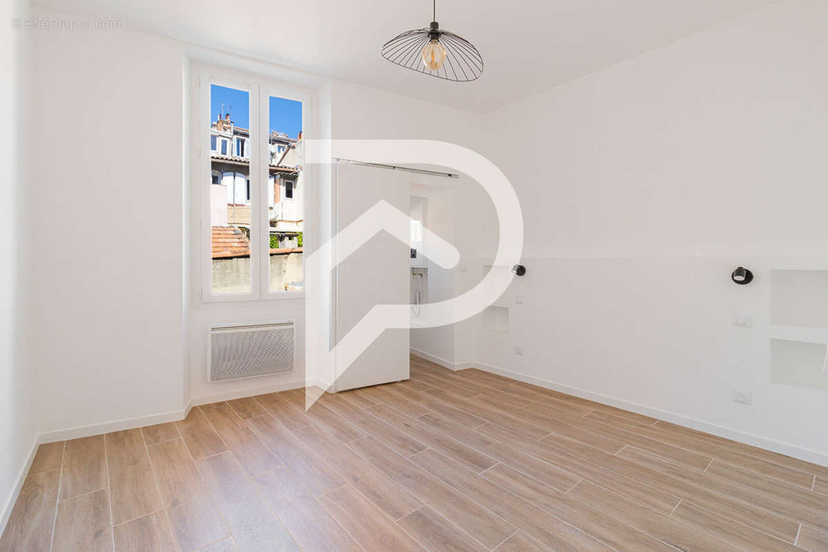 Appartement à MARSEILLE-5E