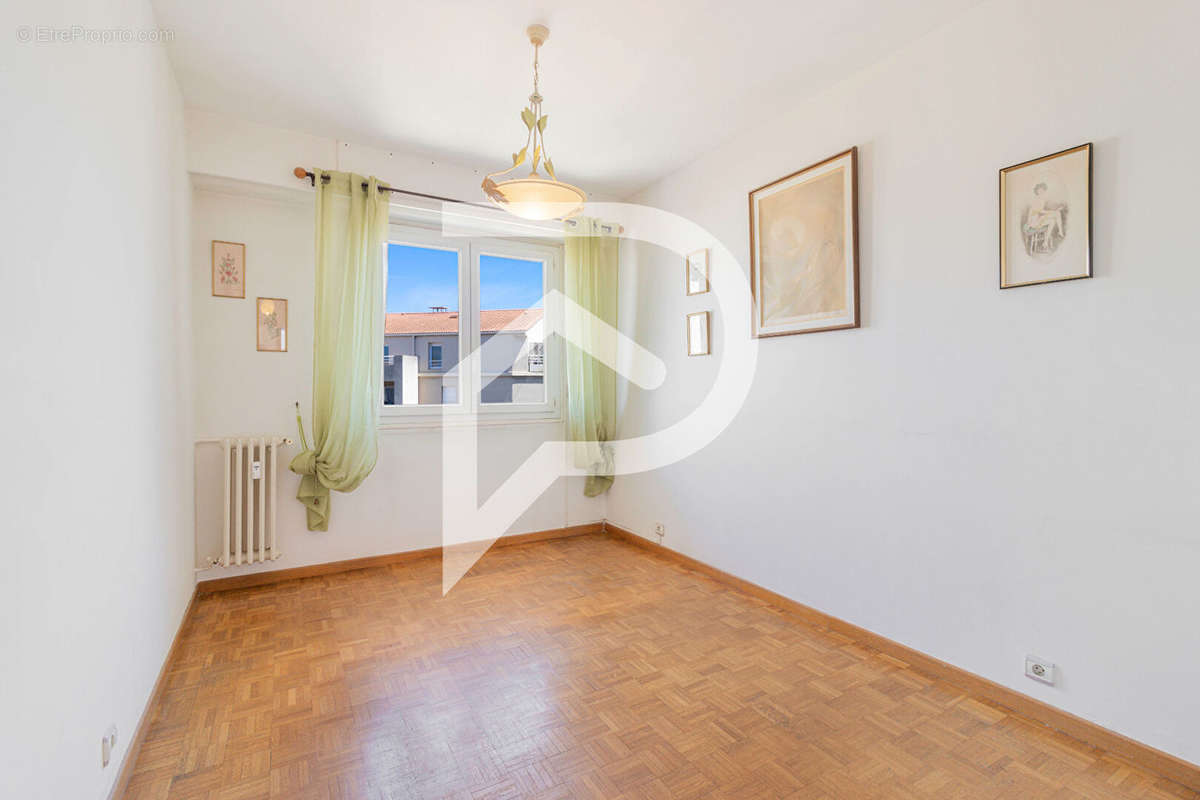 Appartement à MARSEILLE-4E