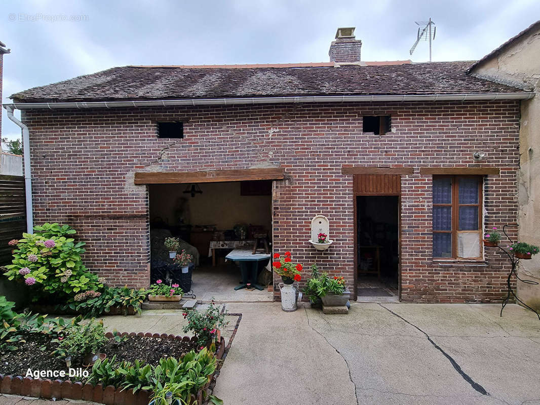 Maison à BRIENON-SUR-ARMANCON