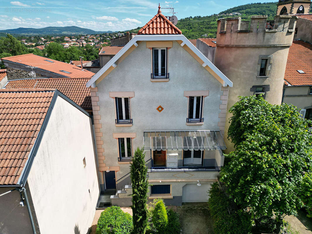 Maison à LES MARTRES-DE-VEYRE