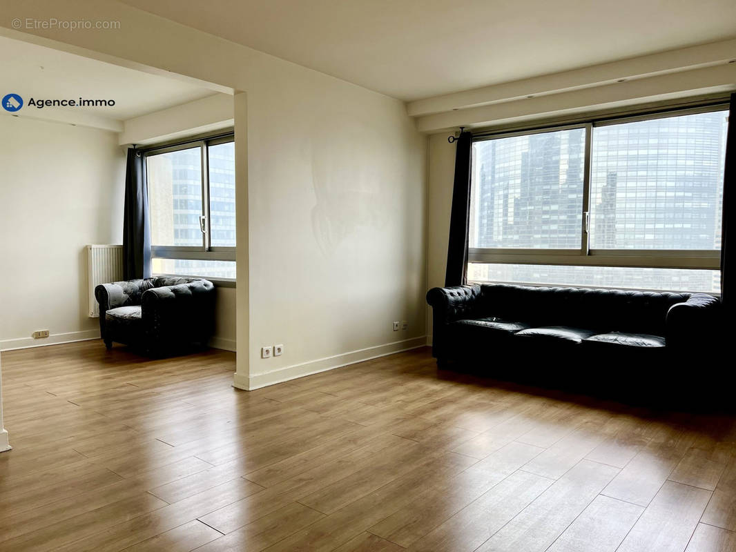 Appartement à COURBEVOIE