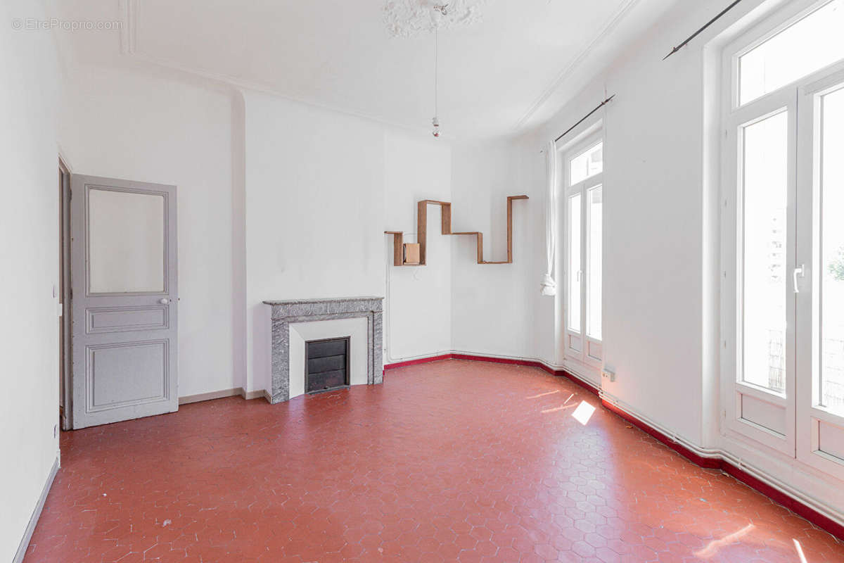 Appartement à MARSEILLE-3E