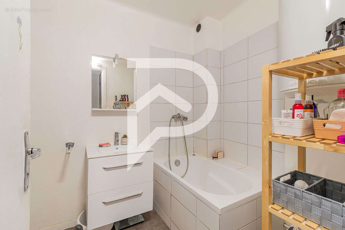 Appartement à MARSEILLE-5E