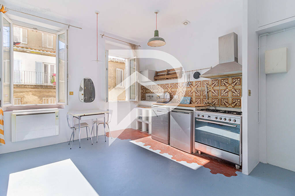 Appartement à MARSEILLE-3E