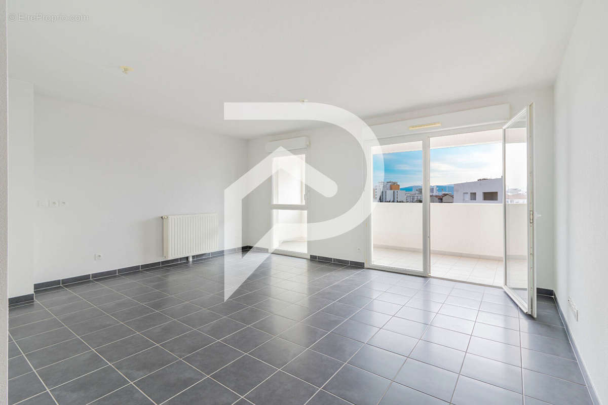 Appartement à MARSEILLE-3E