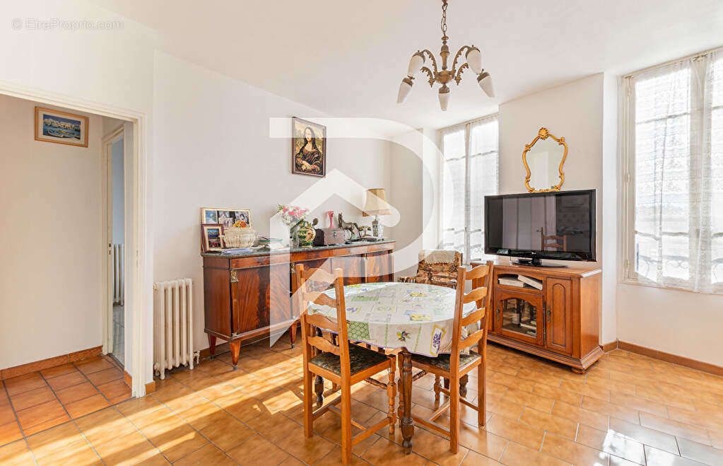 Appartement à MARSEILLE-1E