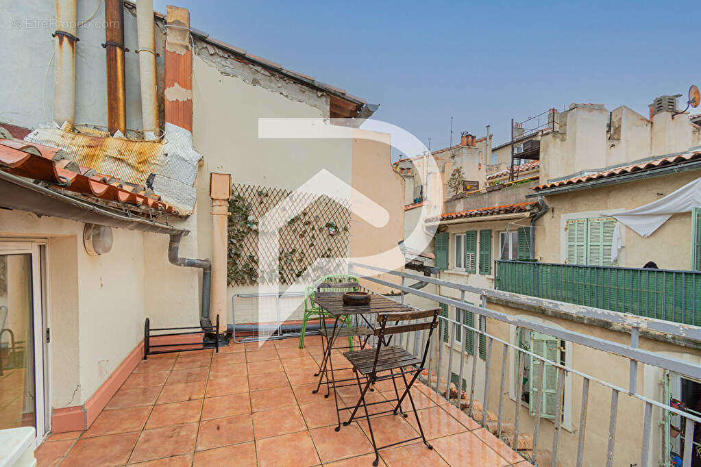 Appartement à MARSEILLE-2E