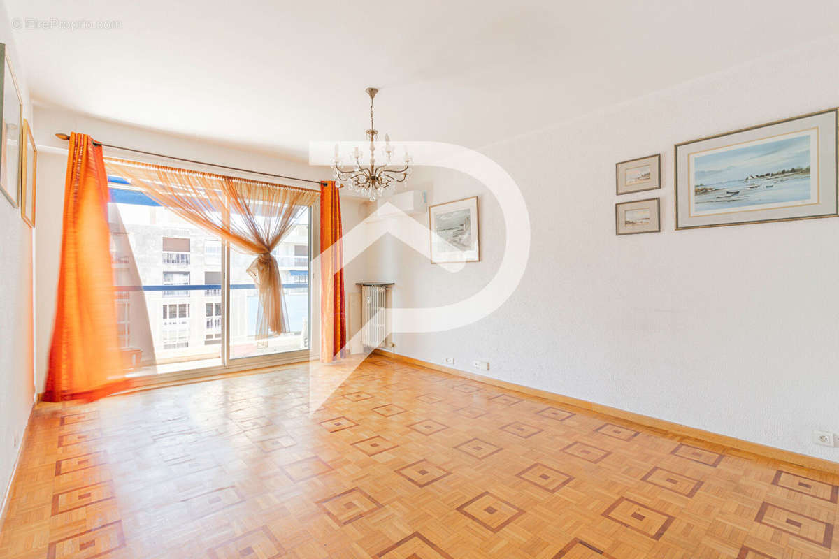 Appartement à MARSEILLE-4E