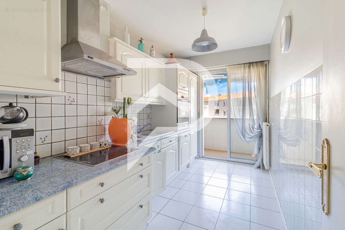 Appartement à MARSEILLE-4E