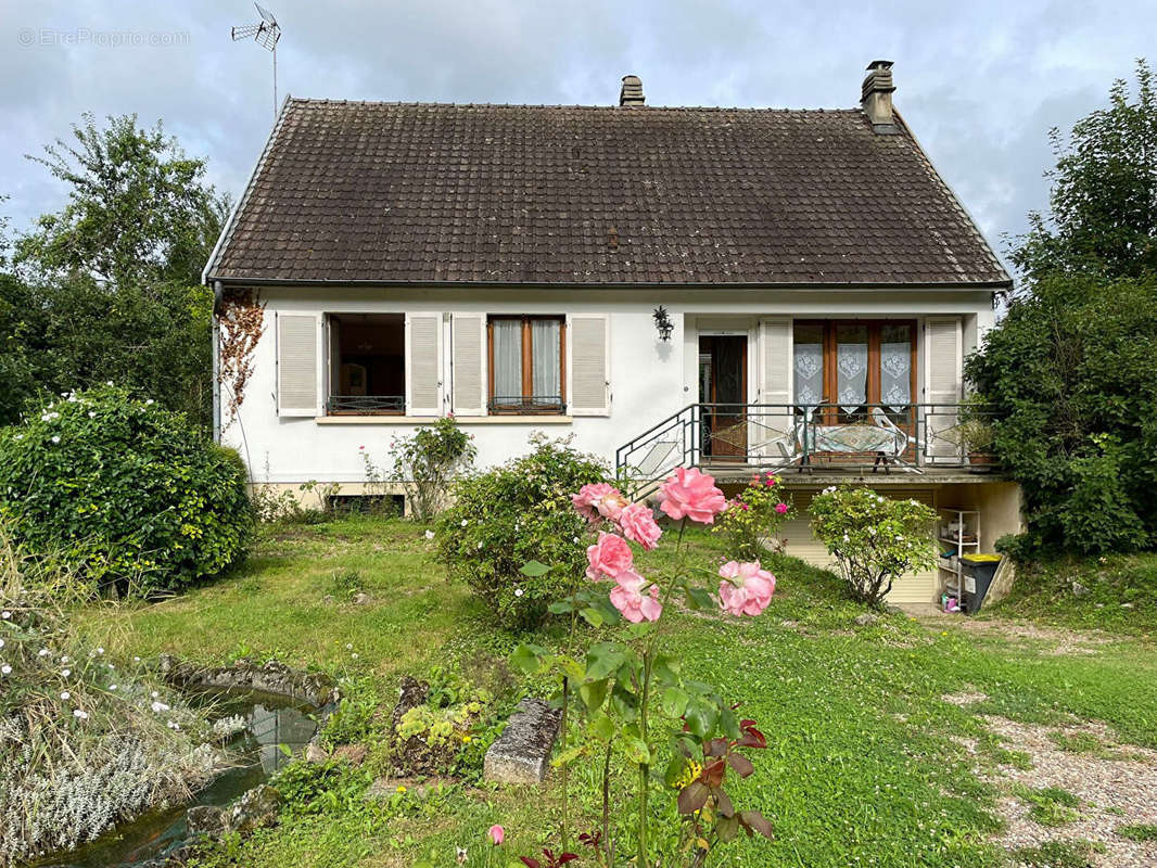 Maison à CREZANCY