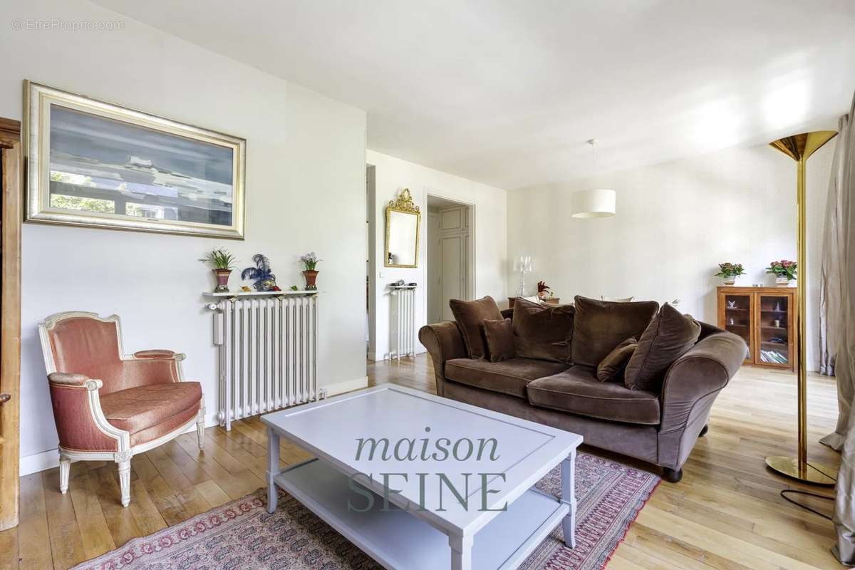 Appartement à NEUILLY-SUR-SEINE