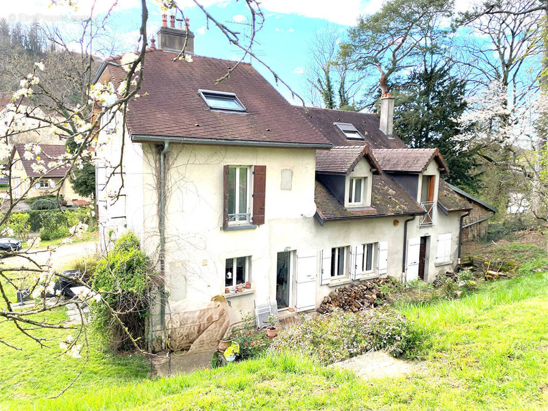 Maison à LONS-LE-SAUNIER