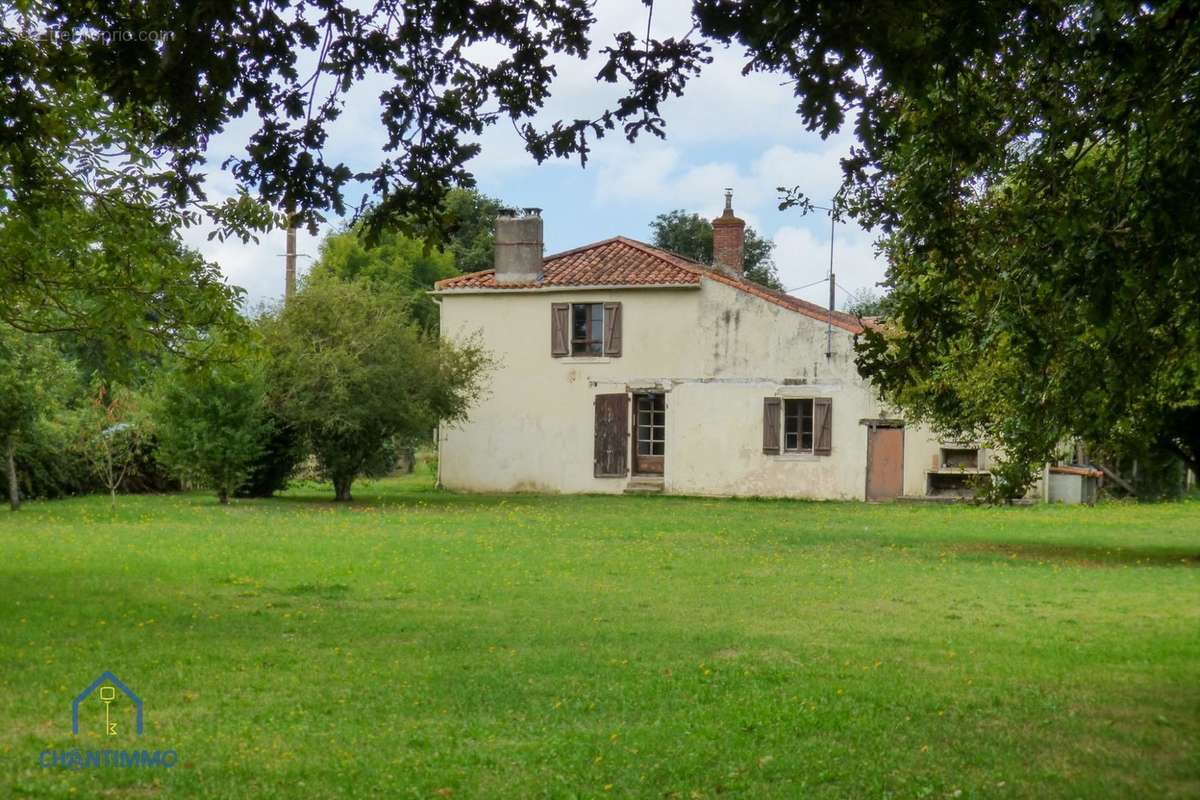 Maison à BOURNEZEAU