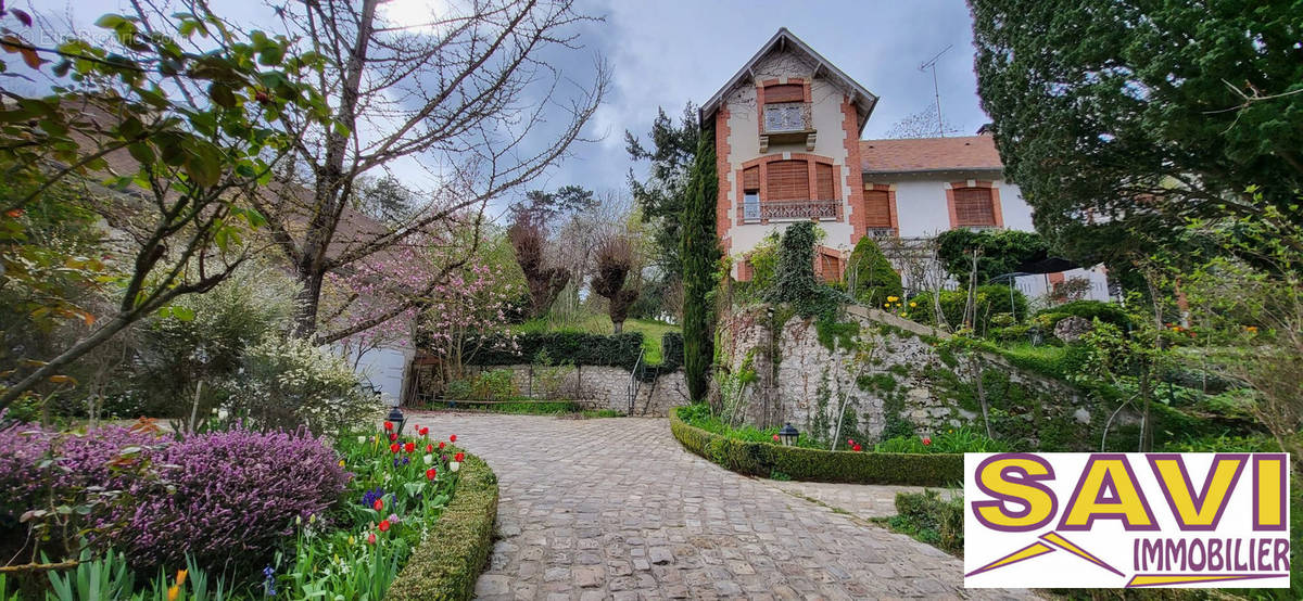 Maison à FERRIERES-EN-GATINAIS