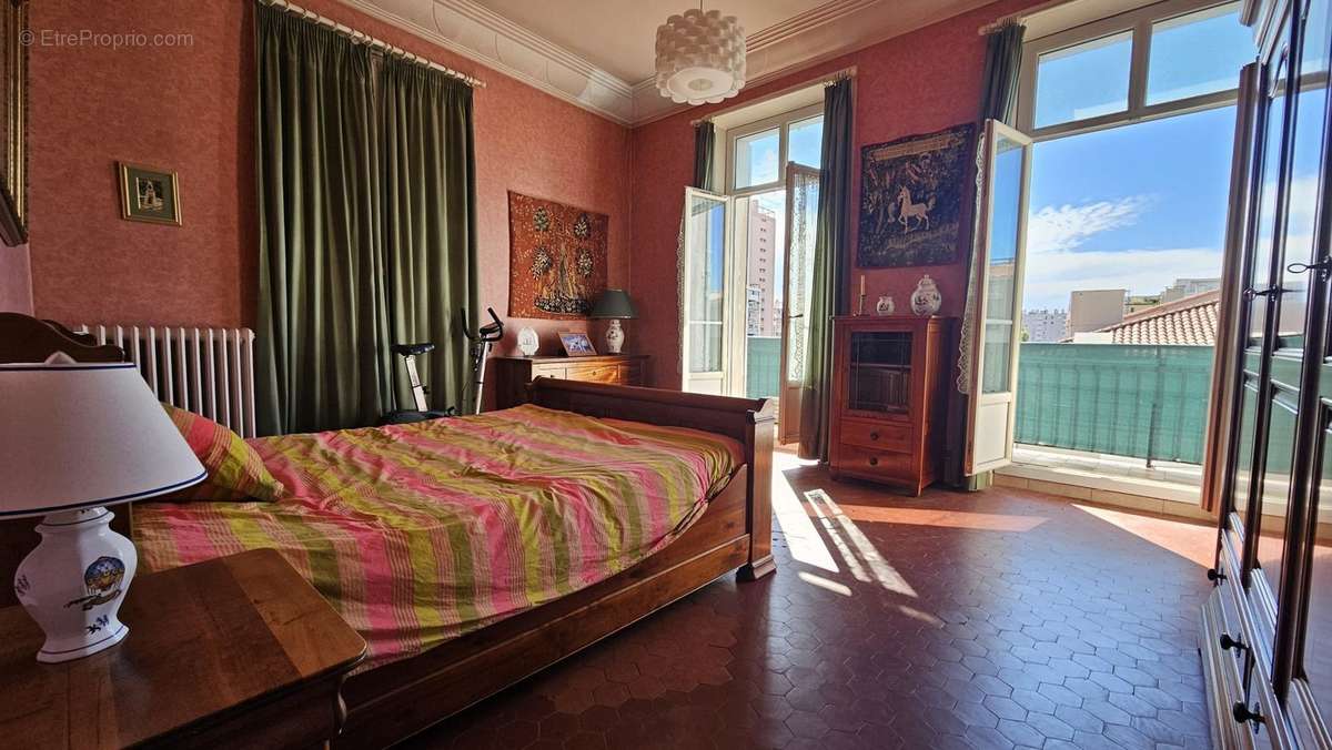 Appartement à MARSEILLE-5E