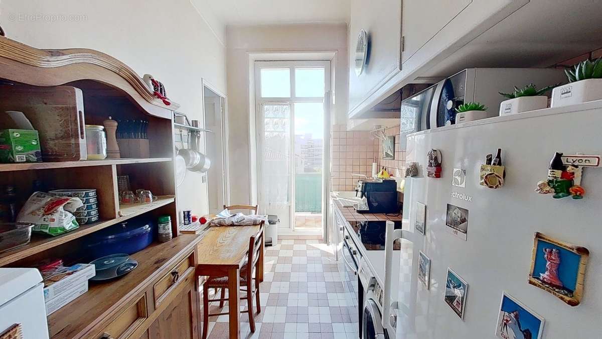 Appartement à MARSEILLE-5E