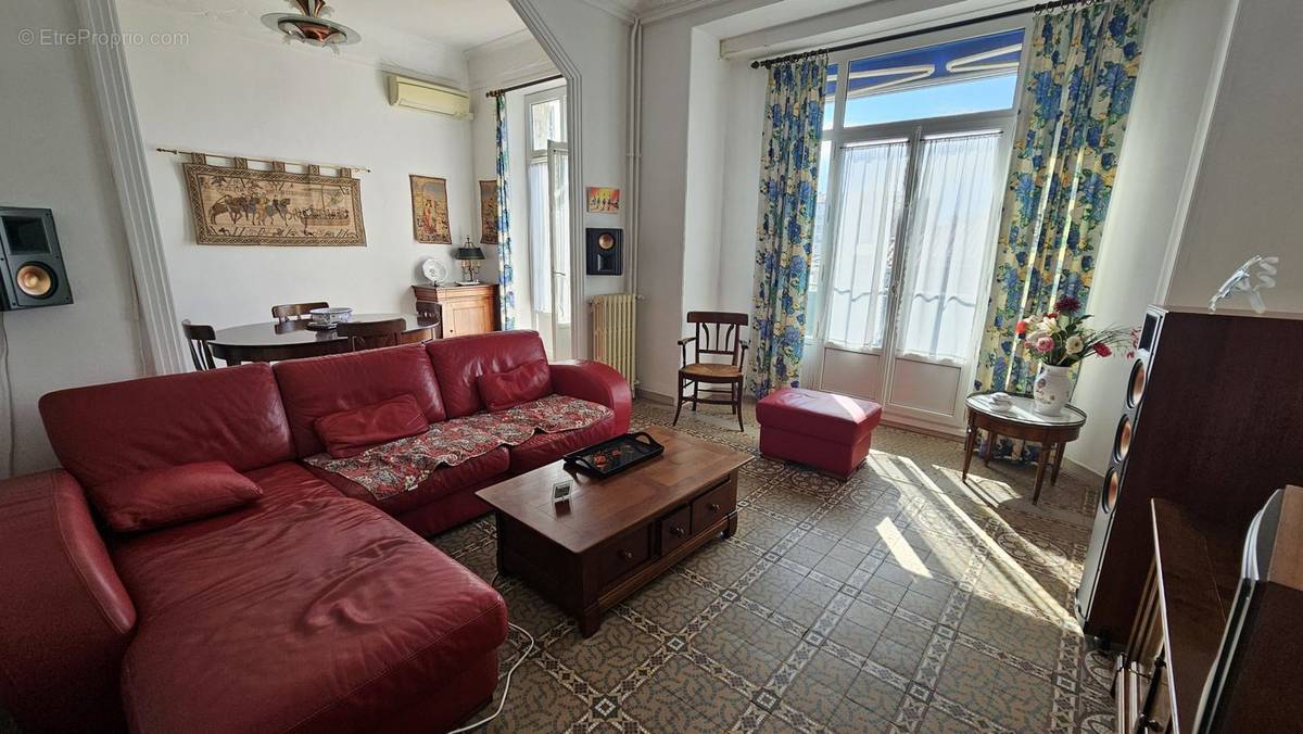 Appartement à MARSEILLE-5E