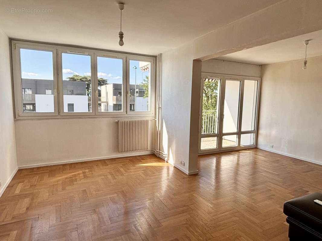 Double séjour avec terrasse - Appartement à SAINTE-FOY-LES-LYON