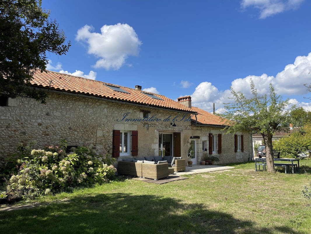 Maison à NEUVIC