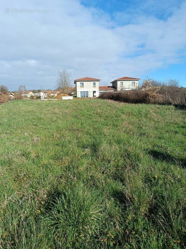 Terrain à LA CHAPELLE-DE-SURIEU