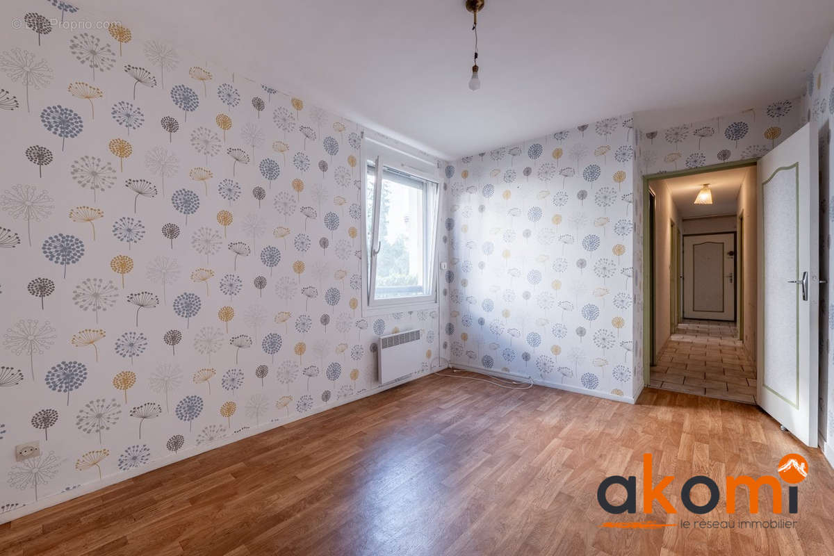 Chambre 2 - Appartement à NANCY