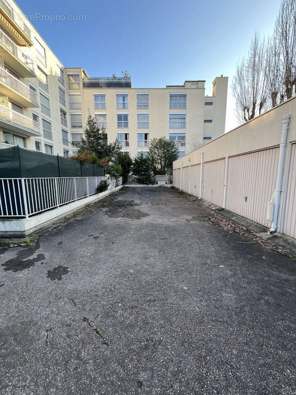 Parking à COURBEVOIE