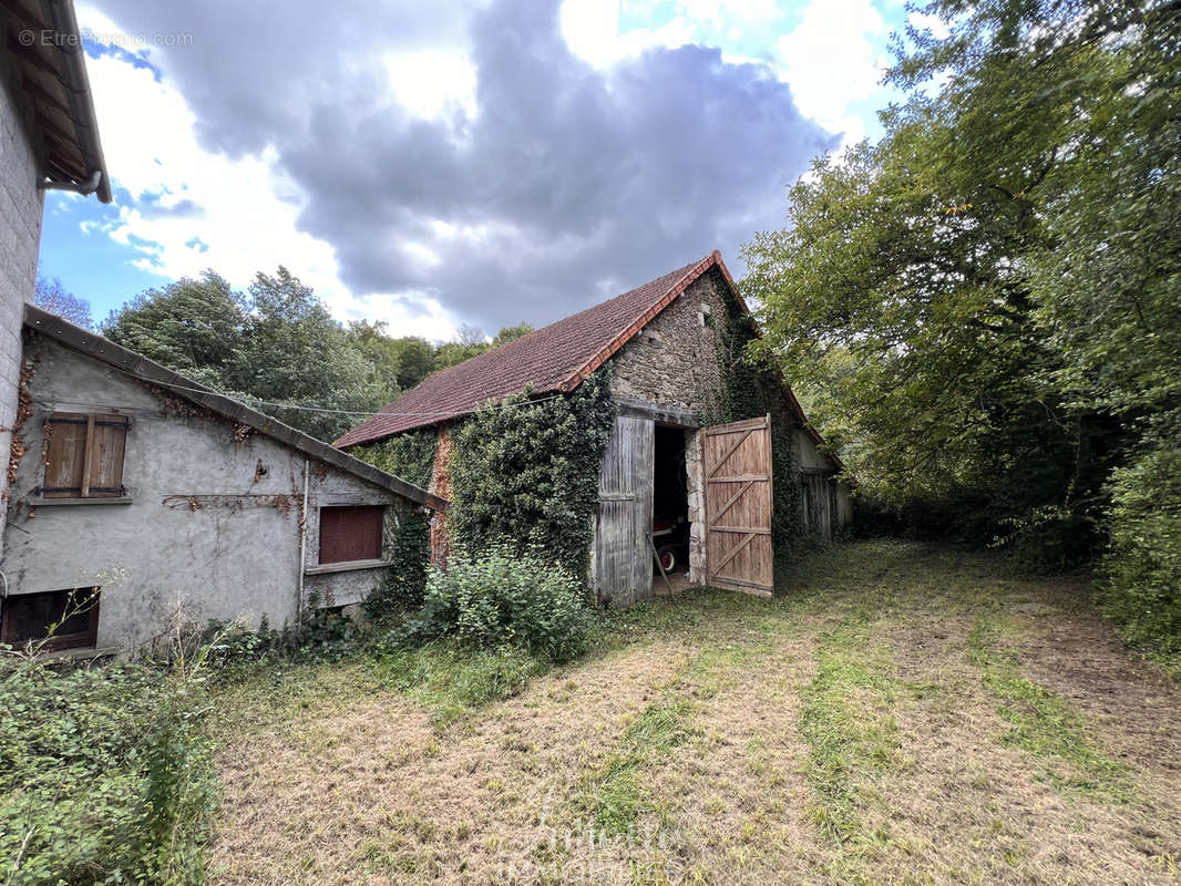 Maison à SAINT-GAL-SUR-SIOULE