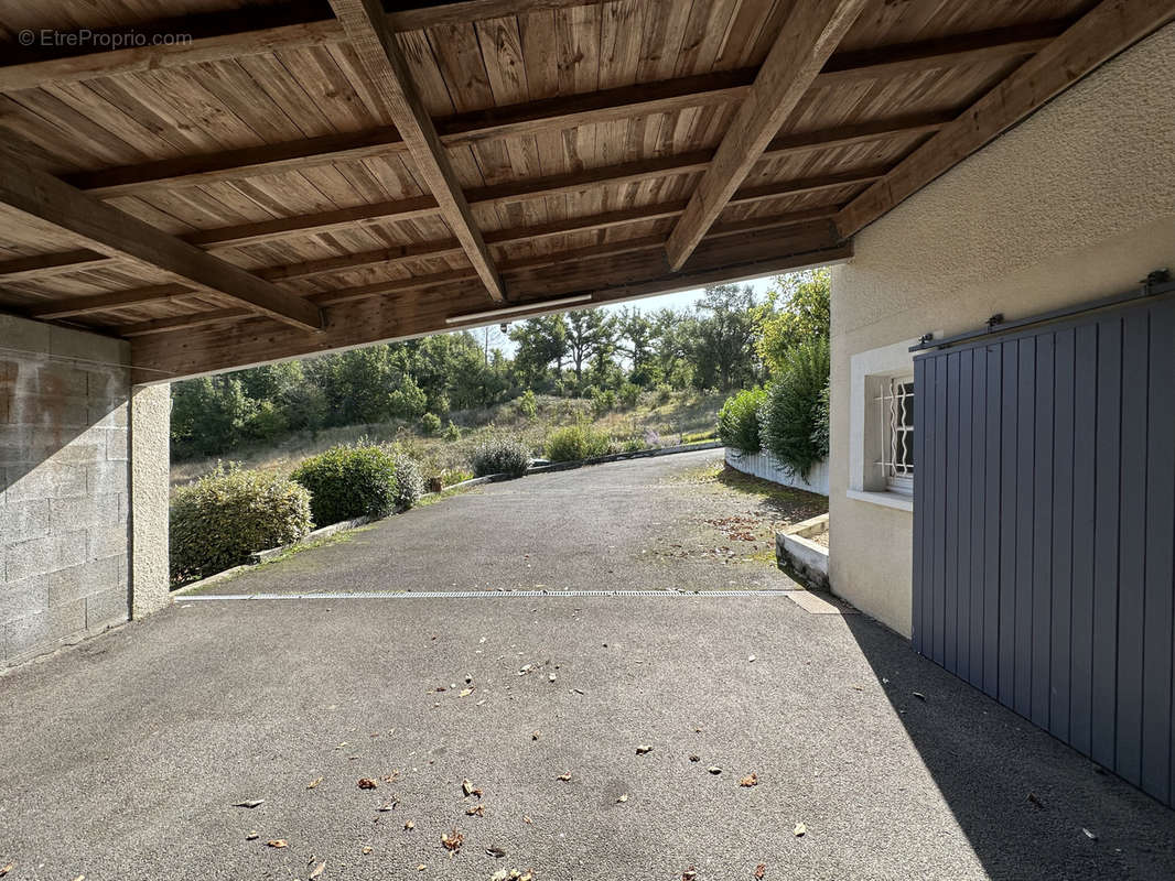 Maison à LA ROCHE-CHALAIS