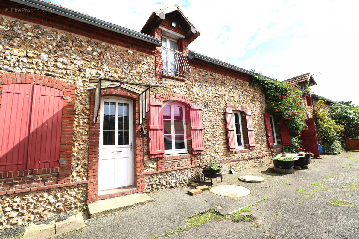 Maison à COURVILLE-SUR-EURE