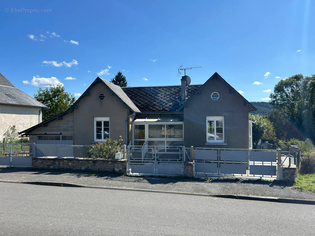 Maison à SAINT-YRIEIX-LE-DEJALAT