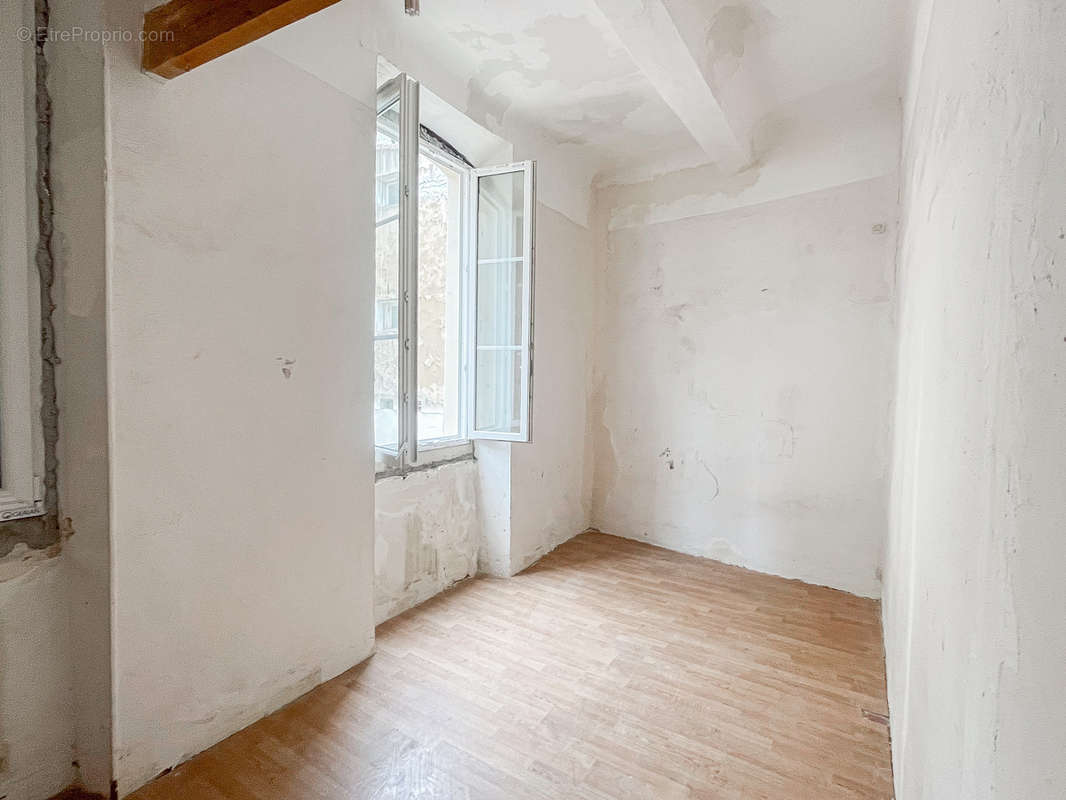 Appartement à MARSEILLE-1E