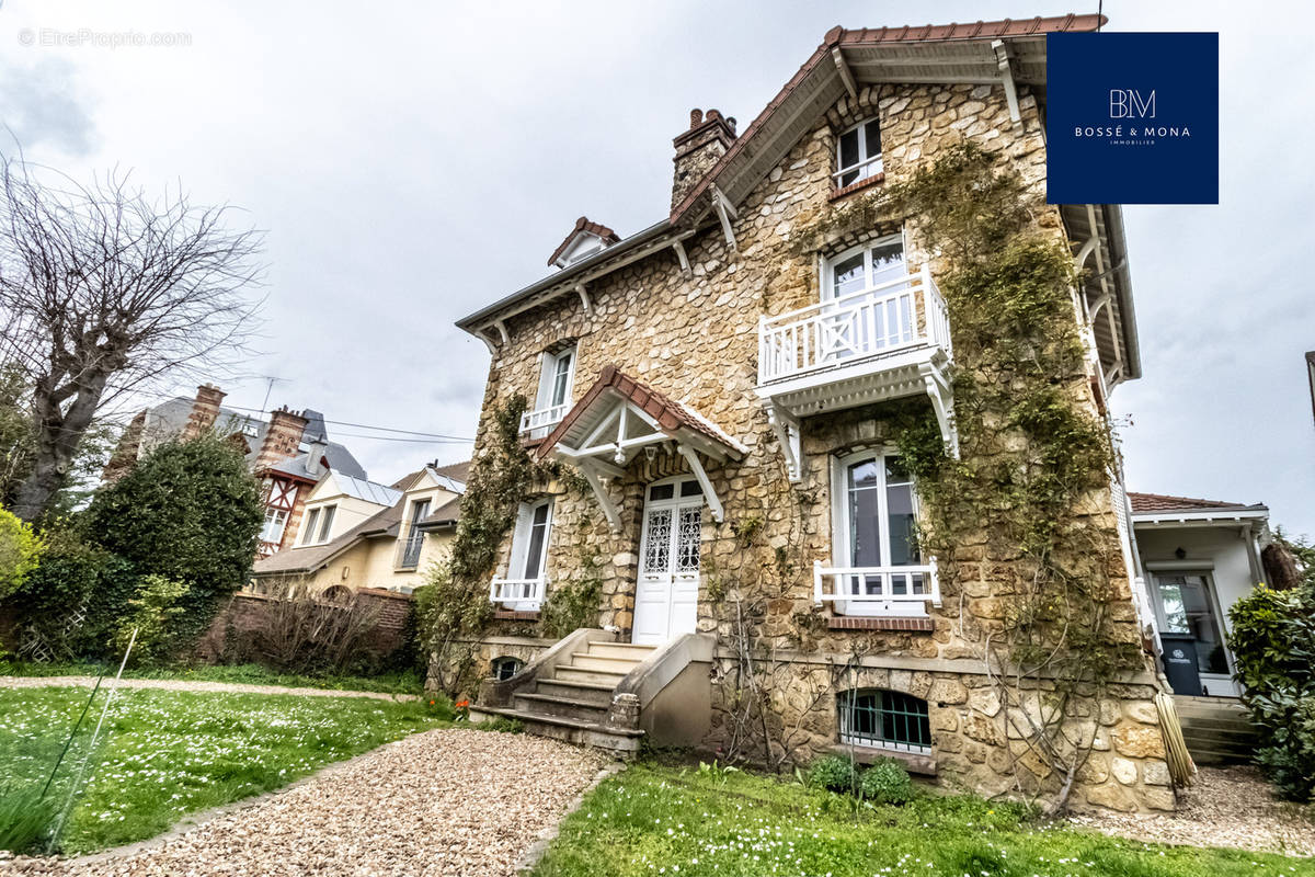 Maison à LE CHESNAY