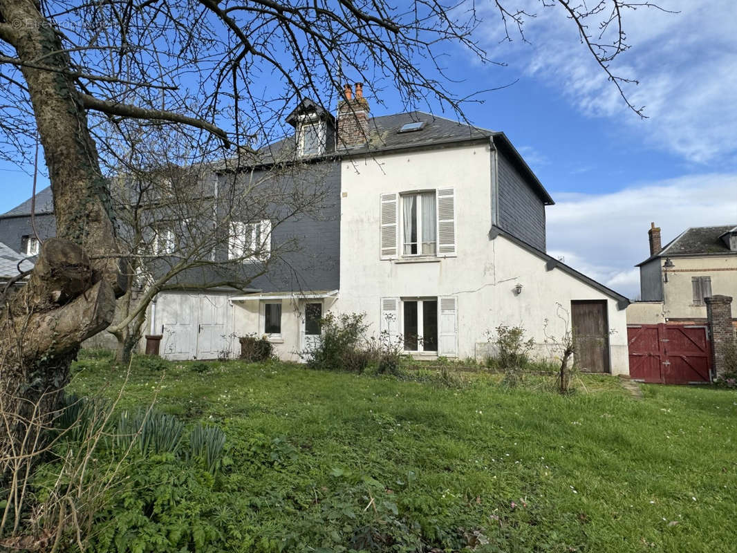 Maison à LA RIVIERE-SAINT-SAUVEUR