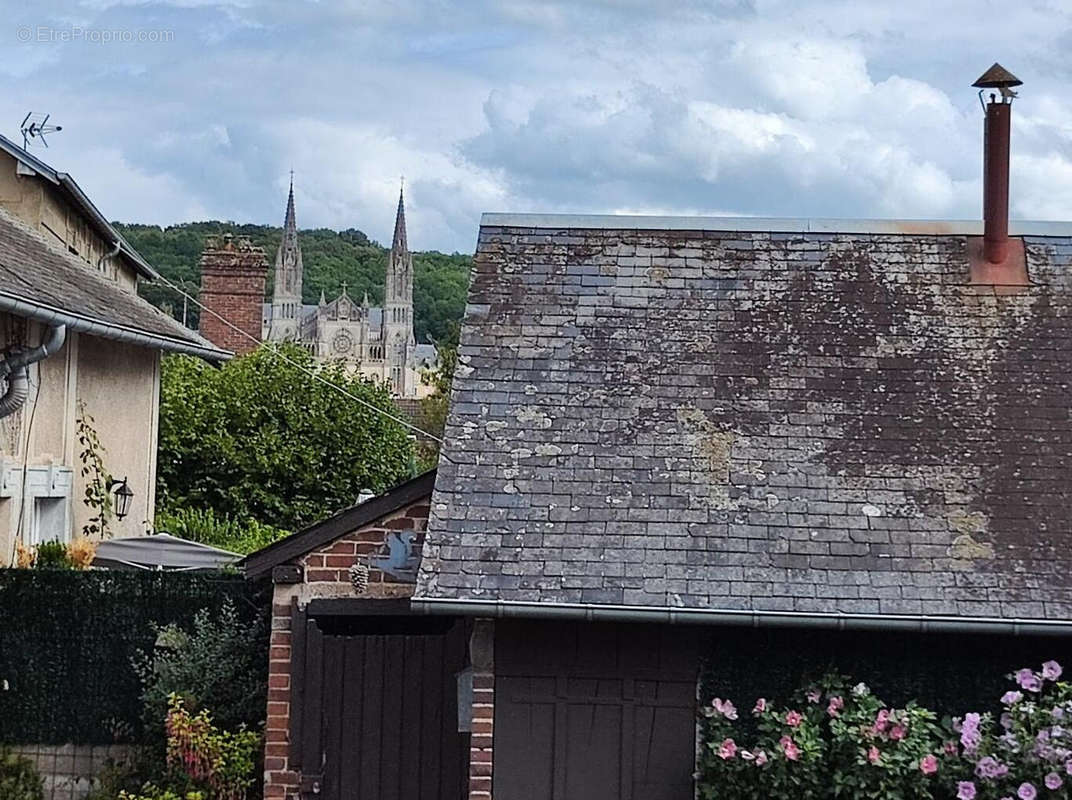 Maison à LA CHAPELLE-MONTLIGEON