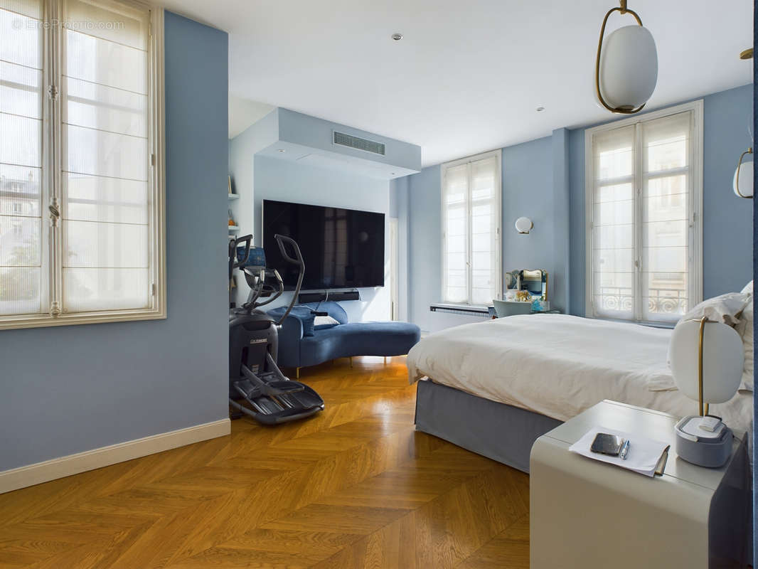 Appartement à PARIS-7E