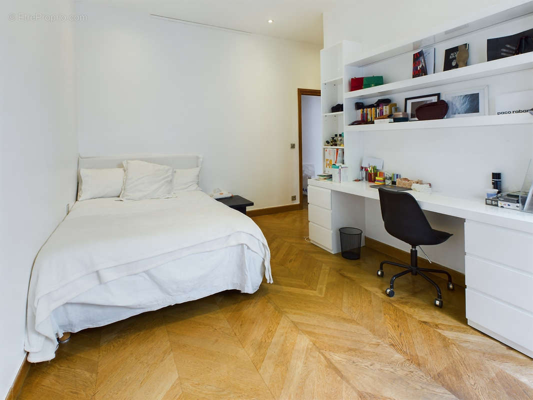 Appartement à PARIS-7E