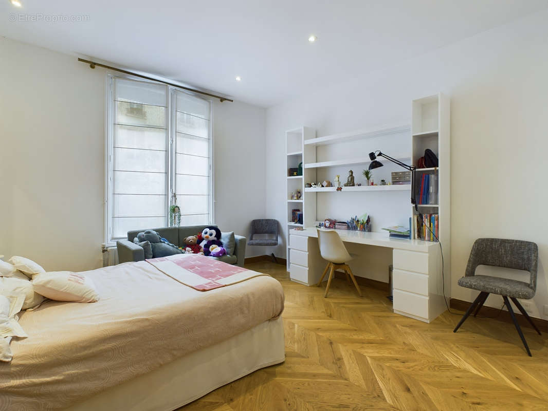 Appartement à PARIS-7E