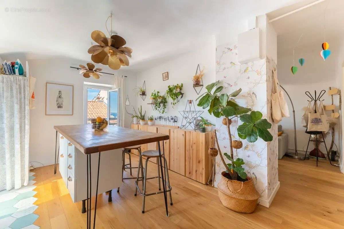 Appartement à MARSEILLE-7E