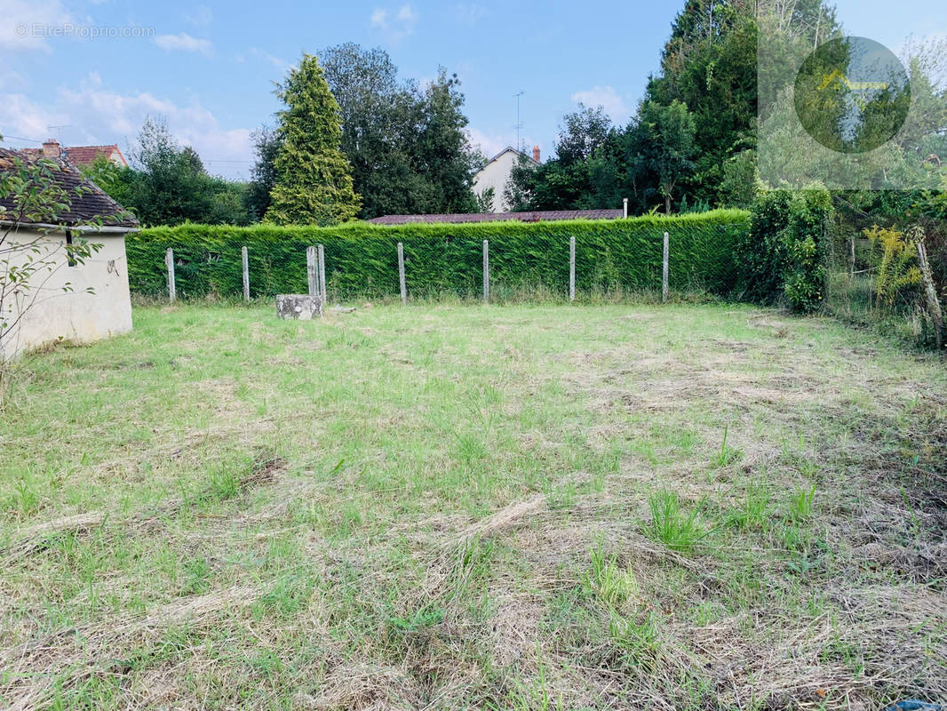 Terrain à LORREZ-LE-BOCAGE-PREAUX