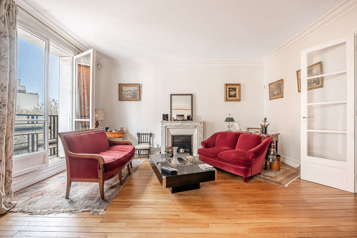 Appartement à PARIS-16E