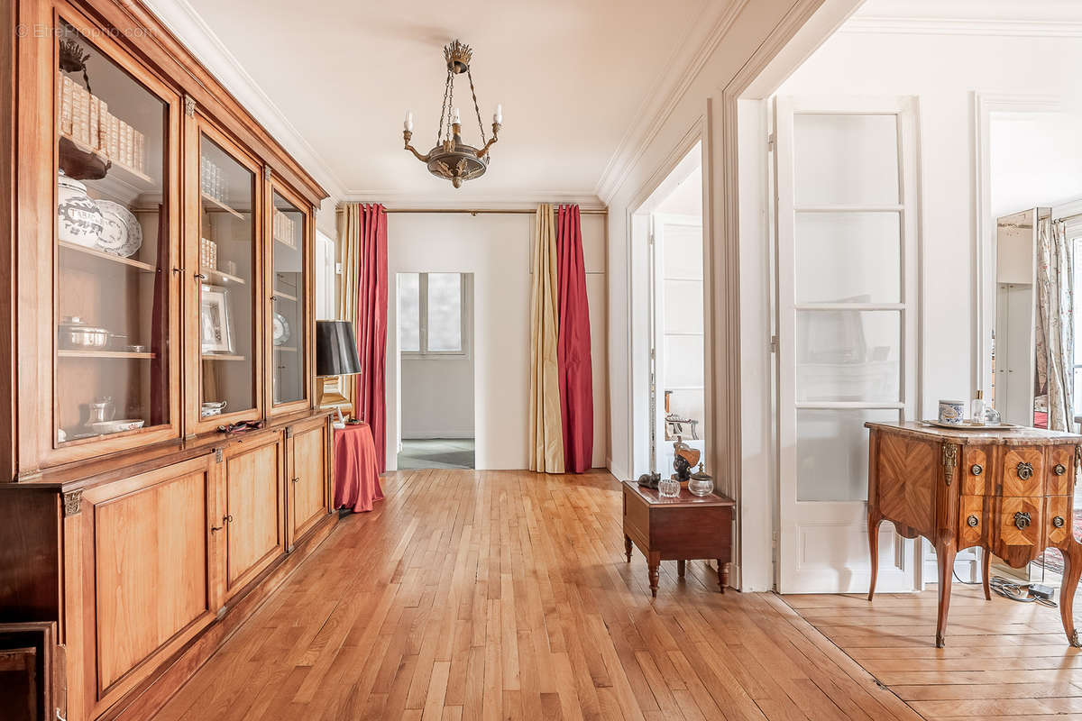 Appartement à PARIS-16E