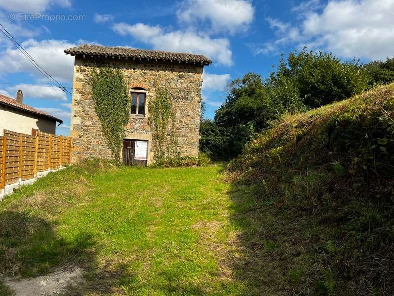 Maison à MARCHAMPT