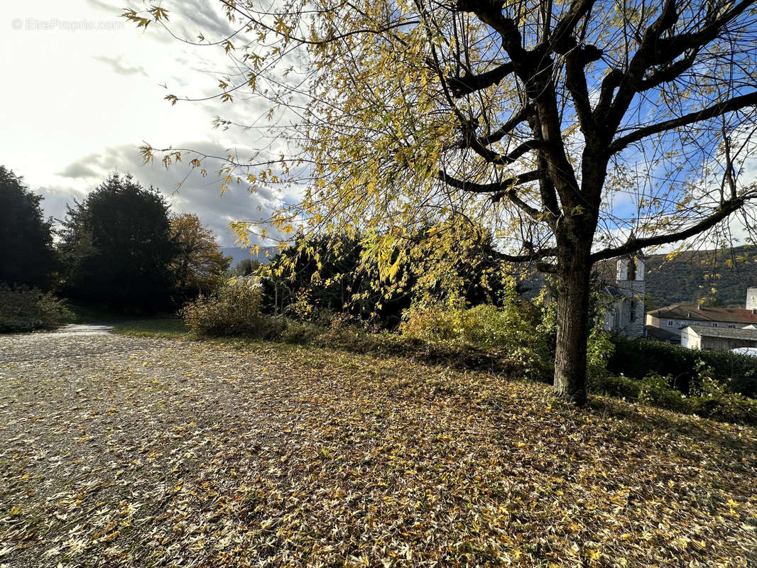 Terrain à GRESY-SUR-AIX