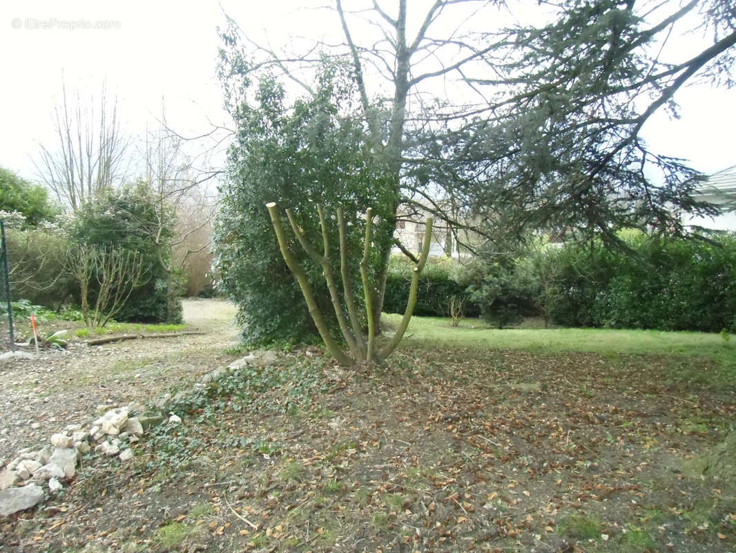 Terrain à GRESY-SUR-AIX