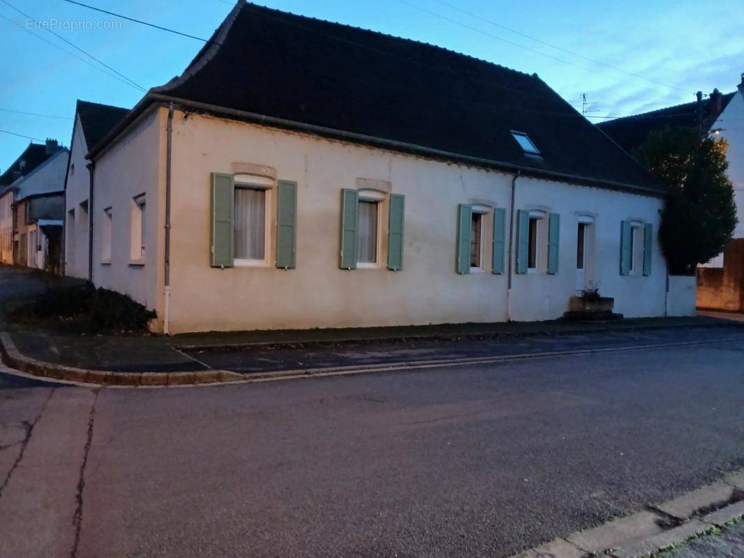 Maison à SEURRE