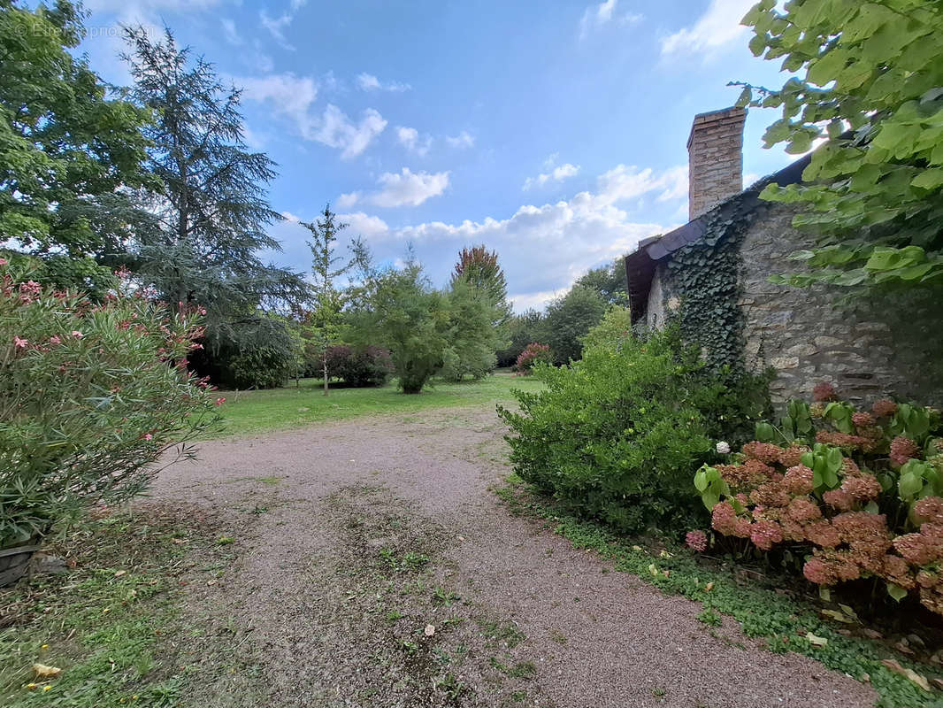 Maison à SAINT-LEGER-DES-BOIS