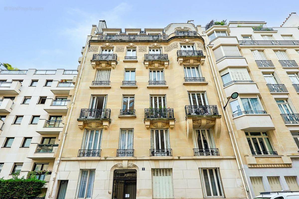 Appartement à NEUILLY-SUR-SEINE