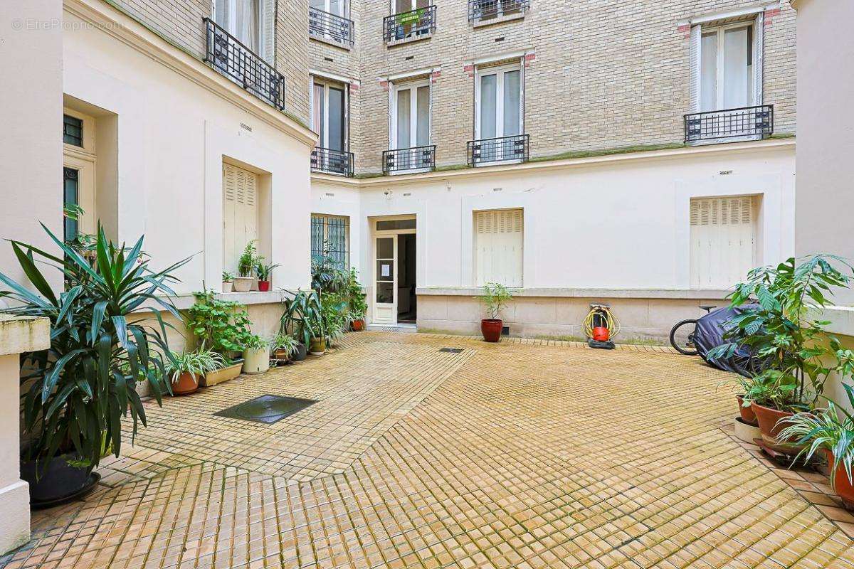 Appartement à NEUILLY-SUR-SEINE