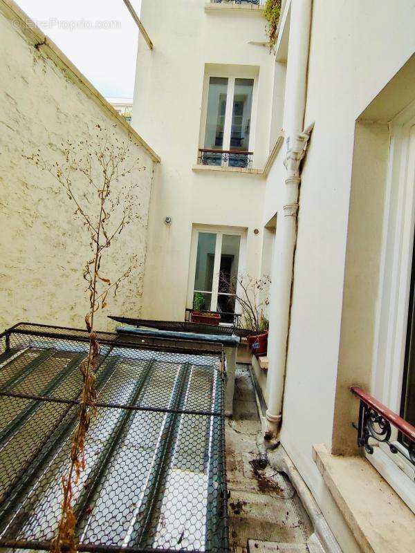 Appartement à PARIS-18E