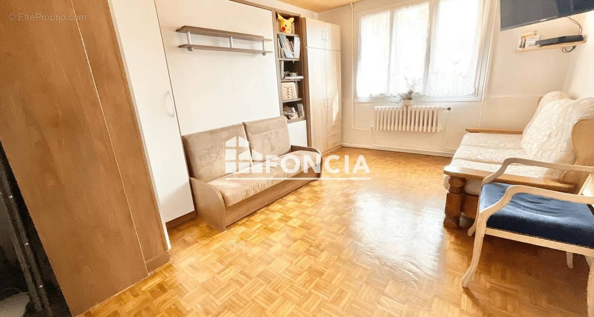 Appartement à LES CLAYES-SOUS-BOIS